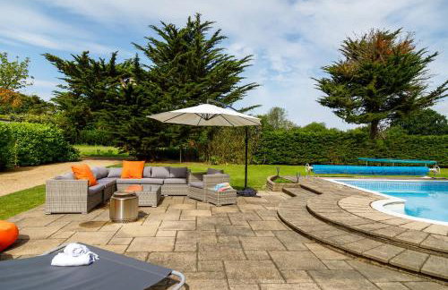 Stunning 5BR Home With Pool - 5 min to Beach - Foto 112