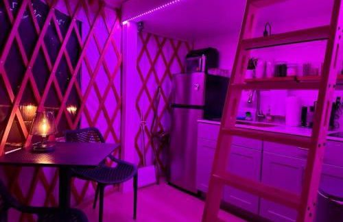 Purple City Retreats - Luxury Yurt & Spa - Foto 12