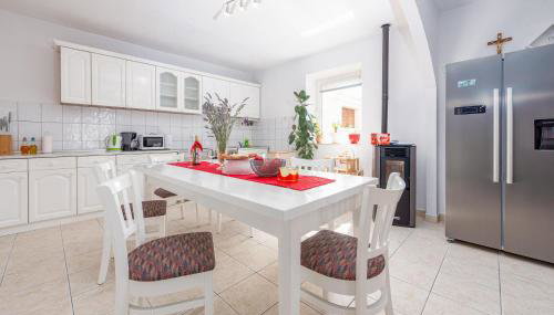 4 Bedroom Gorgeous Home In Lisicic - Foto 5