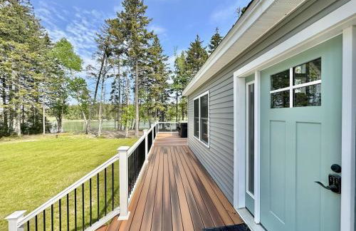 Luxury Waterfront Retreat with Hot Tub Near Acadia - Foto 34