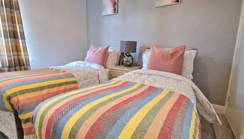 Stunning, clean, free parking home, ideal long stays - Foto 4