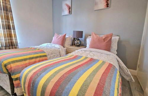 Stunning, clean, free parking home, ideal long stays - Foto 4