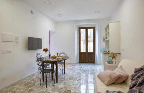 Plaza Suites - Photo 34