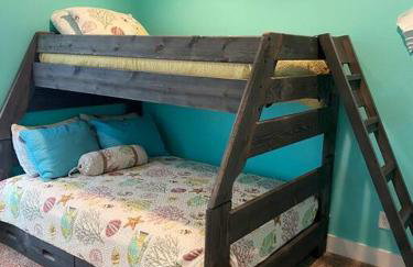 JUST LISTED Beach House Steps Away from the Beach - Foto 26