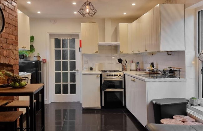 Astonishing House With Outdoor Seating BBQ - Foto 16