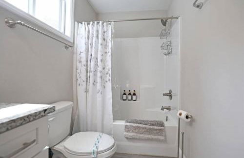 Bungalow Dream w Hot Tub, Fenced Yard & Fire Pit - Foto 58