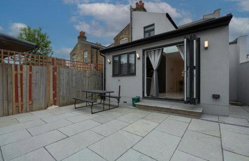 Spacious 3BR Home by D3 Short Stay, Sleep 9, Free WIFI & Parking - Foto 37