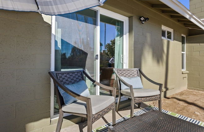 Modern and Stylish Remodeled 4 Bdrm w/ HTD Pool! - Foto 34