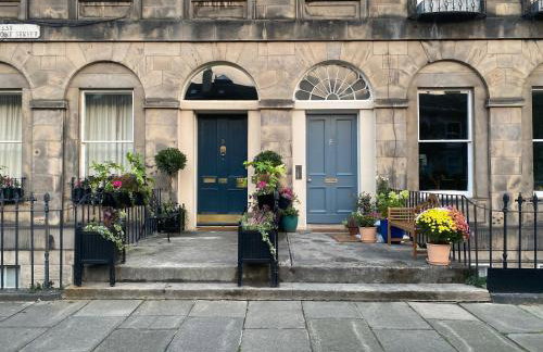 Georgian 4 Bedroom 3 Bathroom New Town Apartment - Foto 2