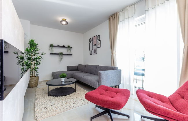 Exquisite Prestige Luxury Apartments With Shared Pool - Photo 31