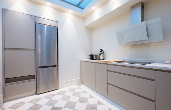 Luxurious Apartment with Patio and Pool - Foto 11