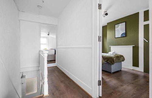 Parea Living - Hackney, 4-Bedroom Victorian House w Big Garden - Foto 17