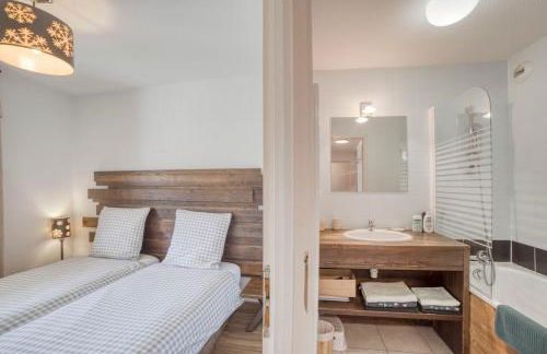 Duplex familial - Piscine intérieure - Photo 9