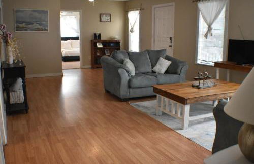 Cozy Coastal Getaway - Foto 17