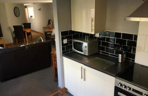 Stylish Historic Apartment - Sleeps 3 & Parking - Photo 11