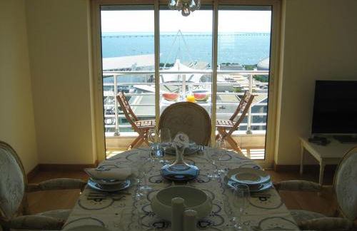 Haven in Lisbon - Exquisite Top Floor with 7 meters Balcony to the Longest Waterfront in Lisbon - Foto 3