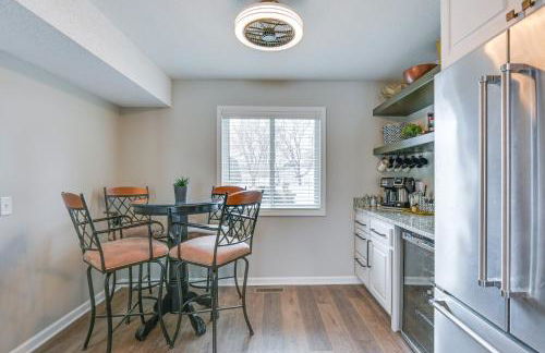 Riverfront Champlin Townhome with Deck and Water View! - Foto 13