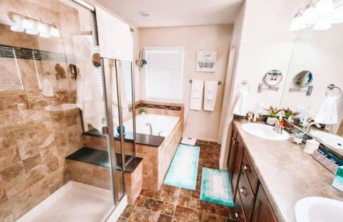 Peaceful Falcon Hot Tub Pet Friendly 3 King Beds - Foto 15