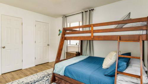 Woodsy Retreat, steps to Bay - Hot tub! - Foto 2