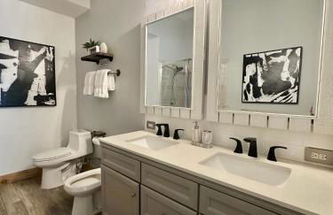 Villa Valbuena Palm Oasis In-Laws Quarters 4-Story Unit With Rooftop Retreat - Photo 26