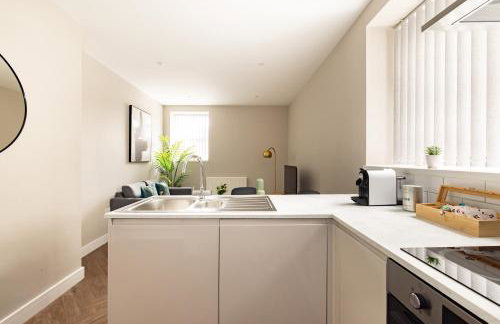 Plymouth by Charles Hope - Foto 11