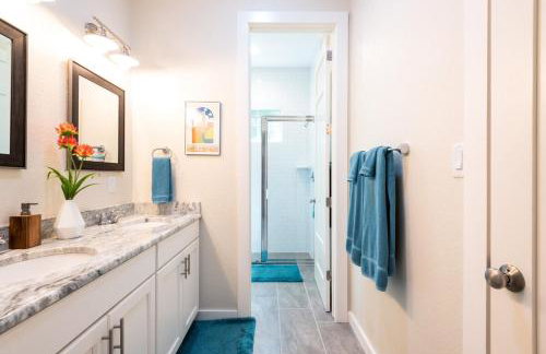 Discover the Riverwalk from New Craftsman Family Home - Foto 22