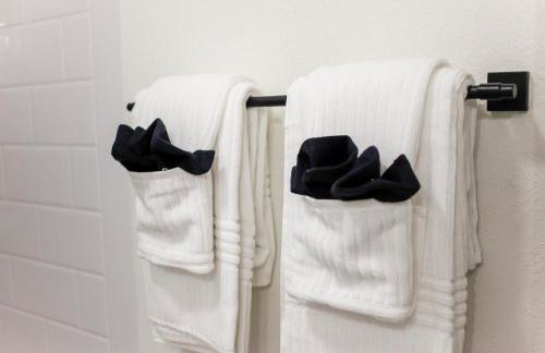 Sojourn's Harborage Jellyfish Suite Near Beach - Photo 32