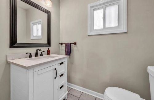 BIG 4BR House 7 Mins to Downtown with Foosball and Games - Foto 23