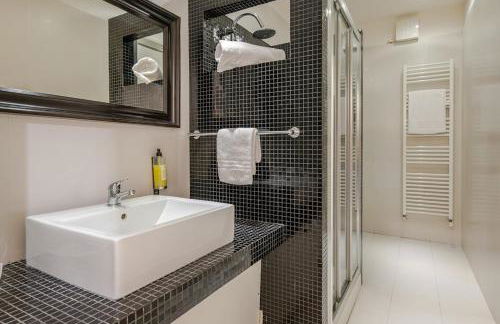 3 Suite in Centro Città con Vista Mare, Doccia Cromoterapia & Netflix Gratuito - Foto 25