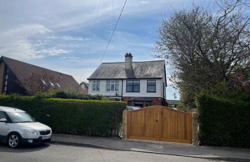 Blissful 4-Bedroom Home with Hot tub - Foto 28