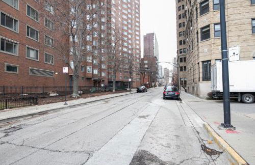 Gold Coast studio w doorman gym 2 blocks to L CHI-916 - Photo 29