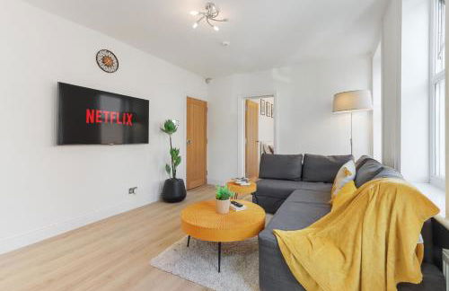 LUX 1 Bed Flat next to Station in Tooting - Photo 1