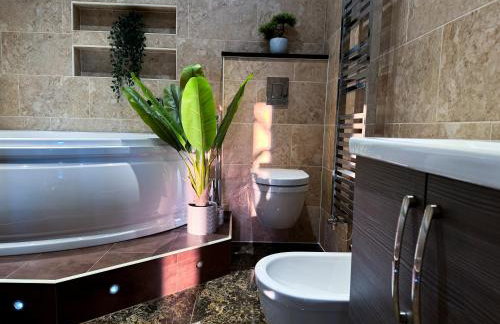 Luxurious 3Bed House with Spa Bath & Garden - Foto 62