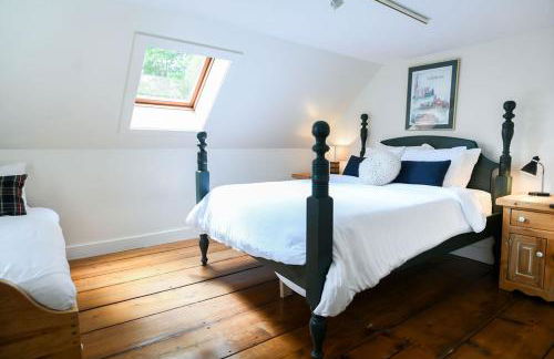 1820 House - VT Charm + Modern Comforts + Hot Tub - Foto 14