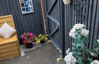 Relaxing Town Centre House - Perfect for Exploring - Photo 11