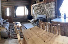 Relaxing Glamping Vacation: Fantastic Log Cabin with a Hot Tub in Darby, MT - Foto 2