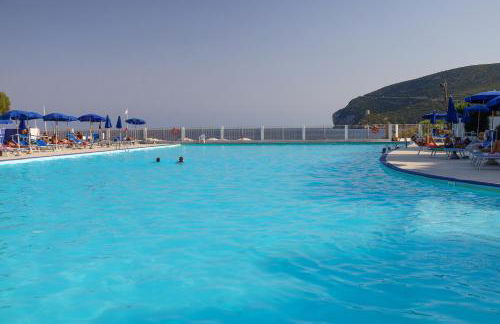 Elegant apt in a resort with pool and private beach - Foto 41