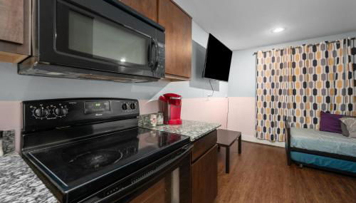 Chic & Cozy 1BR Apt with Free Parking & King Bed - Foto 2