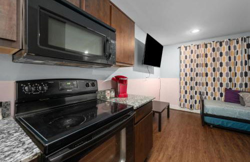 Chic & Cozy 1BR Apt with Free Parking & King Bed - Foto 2