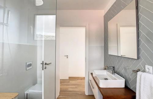 Villa Omar by LovelyStay - Foto 26