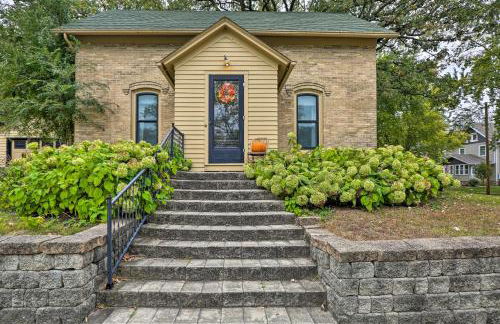 Bright Clear Lake Getaway, 4 Blocks to Downtown! - Foto 1