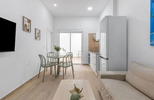 Urban Chic Oasis with AC, Private Pool and Wifi - Photo 7