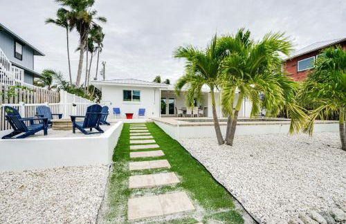 Updated St James City Home on Canal with Pool and Dock - Foto 27