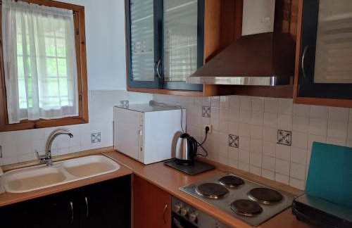 Bright, Beachfront Apartment with free parking and garden - Photo 5