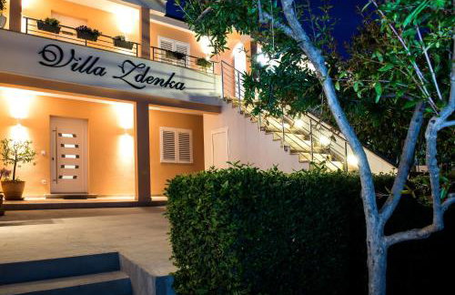 Villa Zdenka with heated pool - Photo 13