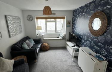 Plain Sailing 2 min walk to the harbour amazing location - Photo 8