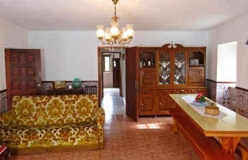 Charming house in Miranda do Corvo + Spacious terrace - Foto 5