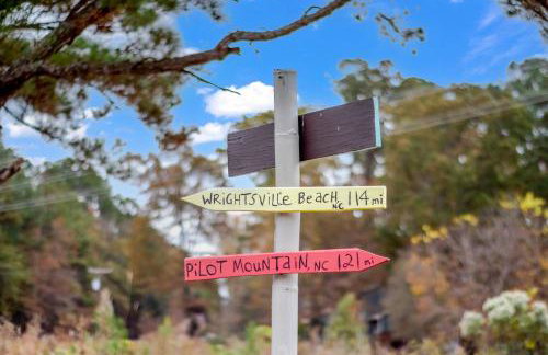 Beachy Getaway - Cozy and Secluded Lodge Home - Foto 26