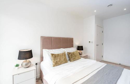 Tranquil 2-Bed Apartment, Balcony, Sleeps 6, 7 Minute Drive to King's Cross St Pancras - By City Peace - Foto 14