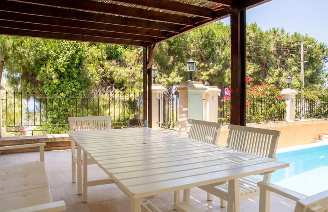 Enchanting Villa With Backyard in Cesme Near Beach - Foto 26